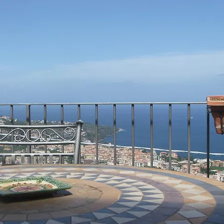 Villetta Surriento 度假居 *